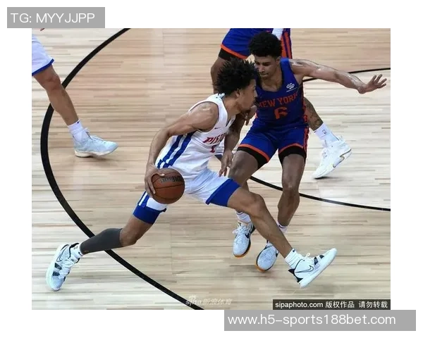 康宁汉姆赛后向小卡请教得分秘诀分享成功经验 康宁汉姆赛后向小卡请教得分秘诀分享成功经验