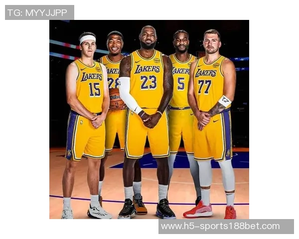 范德比尔特回忆2016年与詹姆斯合影并称其为历史最佳球员 范德比尔特回忆2016年与詹姆斯合影并称其为历史最佳球员